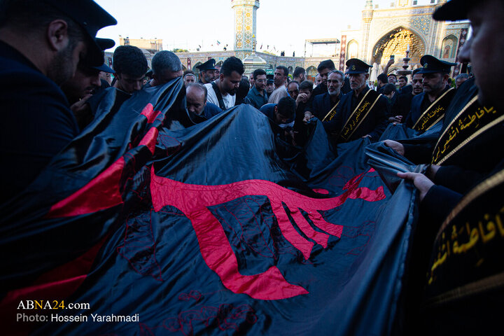 Photos: Hoisting Imam Hussain Mourning Flag at Hazrat Masoumeh Shrine