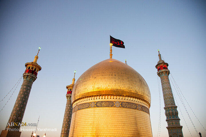 Photos: Hoisting Imam Hussain Mourning Flag at Hazrat Masoumeh Shrine