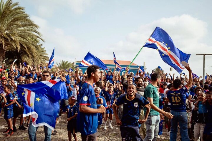 Perayaan dan kegembiraan di Tanjung Verde setelah hasil imbang bersejarah dengan Spanyol
