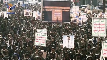 حشود جماهيرية تشارك في البيضاء اليمنية بمسيرات تنديد بإساءة المجرم ترامب للكعبة المشرفة