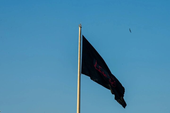 Photos: Hoisting of Largest Muharram Mourning Flag in Tehran