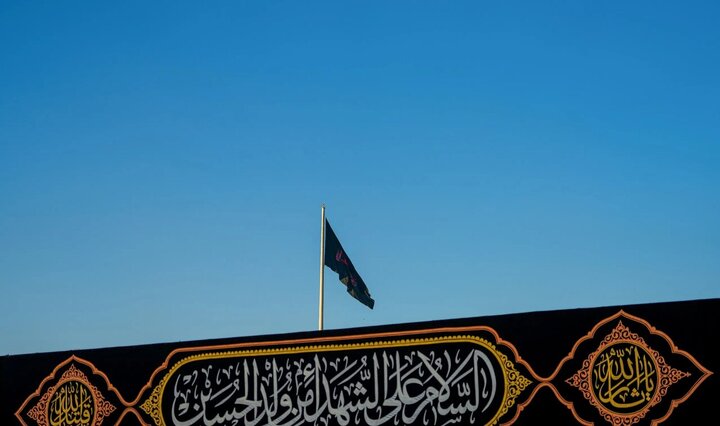 Photos: Hoisting of Largest Muharram Mourning Flag in Tehran