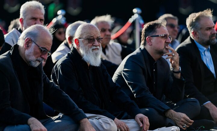 Photos: Hoisting of Largest Muharram Mourning Flag in Tehran