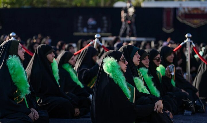 Photos: Hoisting of Largest Muharram Mourning Flag in Tehran