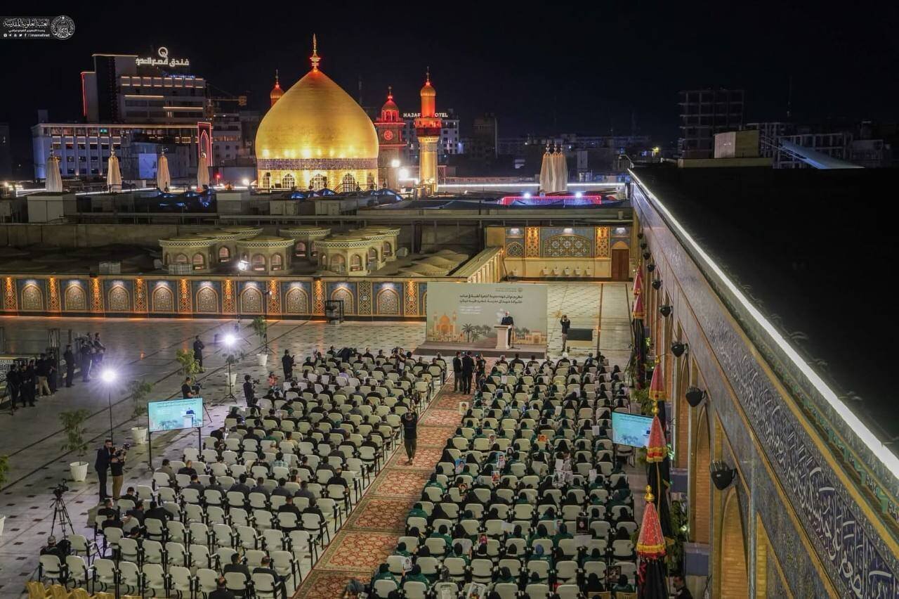 Homenaje a las familias de los mártires de Minab en el Santuario de Amir al-Mu'minin, Imam Ali (la paz sea con él)