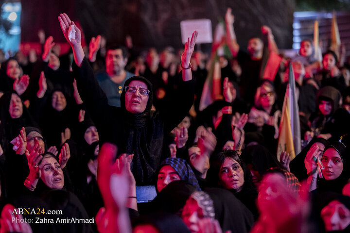 مراسم عزاداری شب پنجم محرم در میدان انقلاب تهران