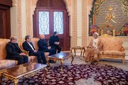 Qalibaf Meets with Sultan of Oman and Discusses Bilateral Cooperation, Management of Strait of Hormuz