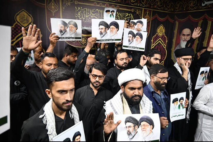 گزارش تصویری | مراسم »تجدید بیعت با رهبر انقلاب« در منطقه سولجر بازار کراچی