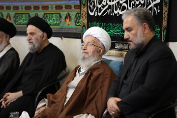 Galeri Foto: Suasana Majelis Duka Asyura di Kediaman Ayatullah Makarim Shirazi