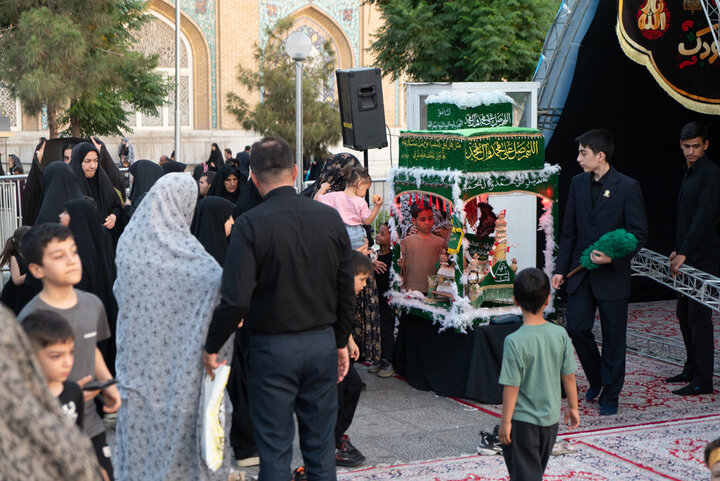 حس و حال زیبای حسینیه کودک حرم بانوی کرامت در عصر تاسوعای حسینی