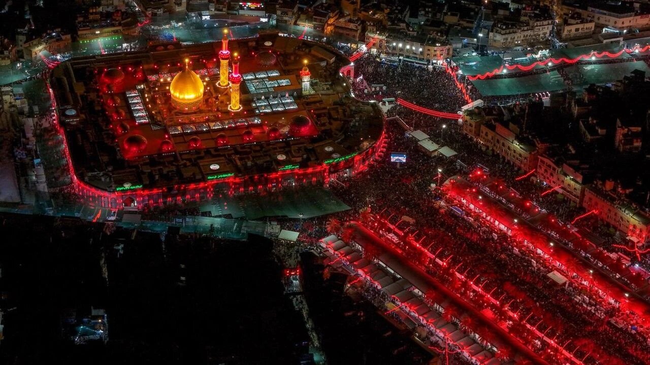 Aşura gününde Kerbela'da milyonluk merasim