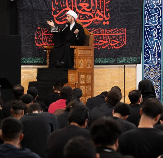 گزارش تصویری | اجتماع شیعیان سوئد در مسجد امام علی(ع) به مناسبت عاشورای حسینی
