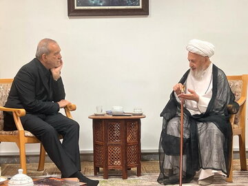 Grand Ayatollah Sobhani: No Fatigue, No Retreat; Match Enemy Treachery with Strength