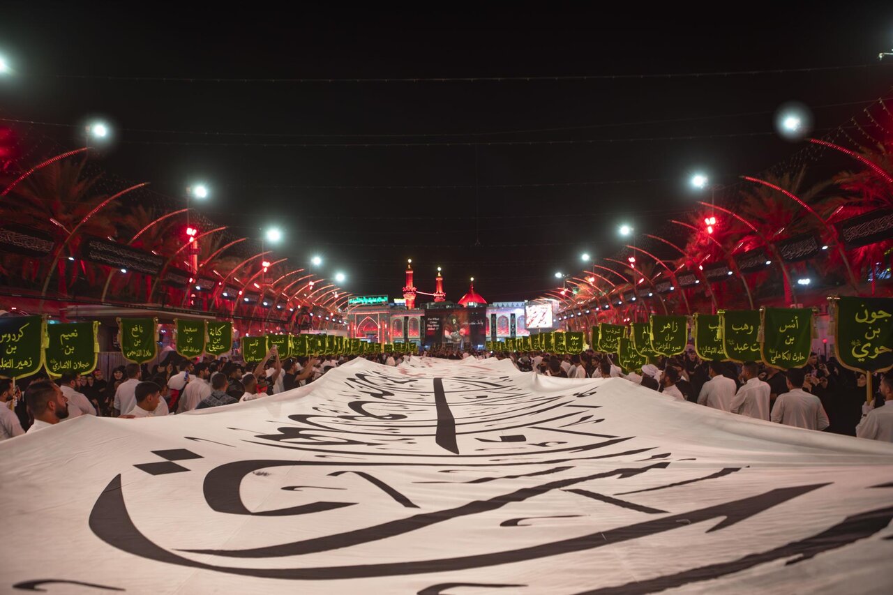 Procession of Lanterns of Heaven commemorates thirteenth day of Muharram (+Photos)