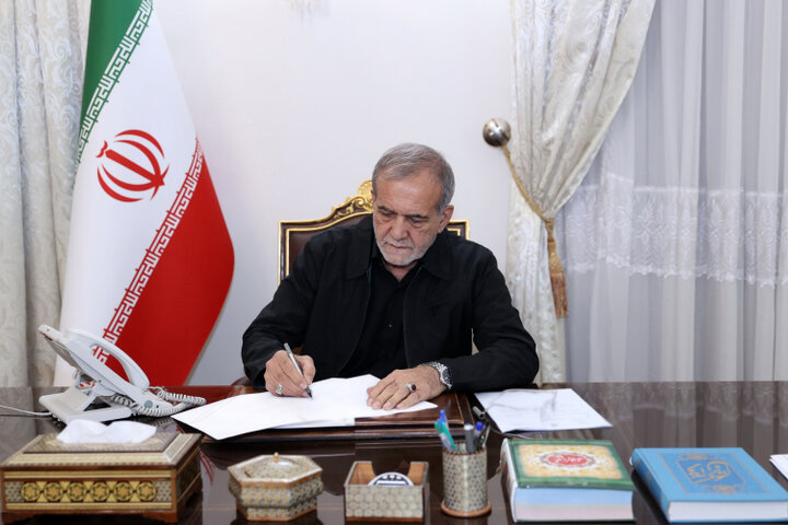 عروج سرخ رهبر ما پایان راه نیست/ در این وداع تاریخی، ملت ایران بار دیگر حماسه خواهد آفرید