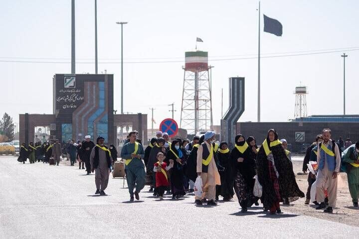 آمادگی کامل تایباد برای ورود زائران افغانستانی رهبر شهید / ۲۴ ساعت قبل از مراسم تشییع مرز پذیرای زائران است
