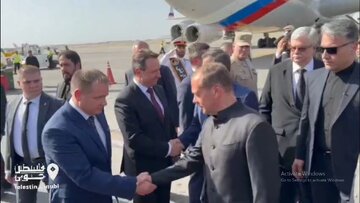Vídeo: Medvedev Chegou a Teerã para Participar da Cerimônia de Despedida do Líder Mártir