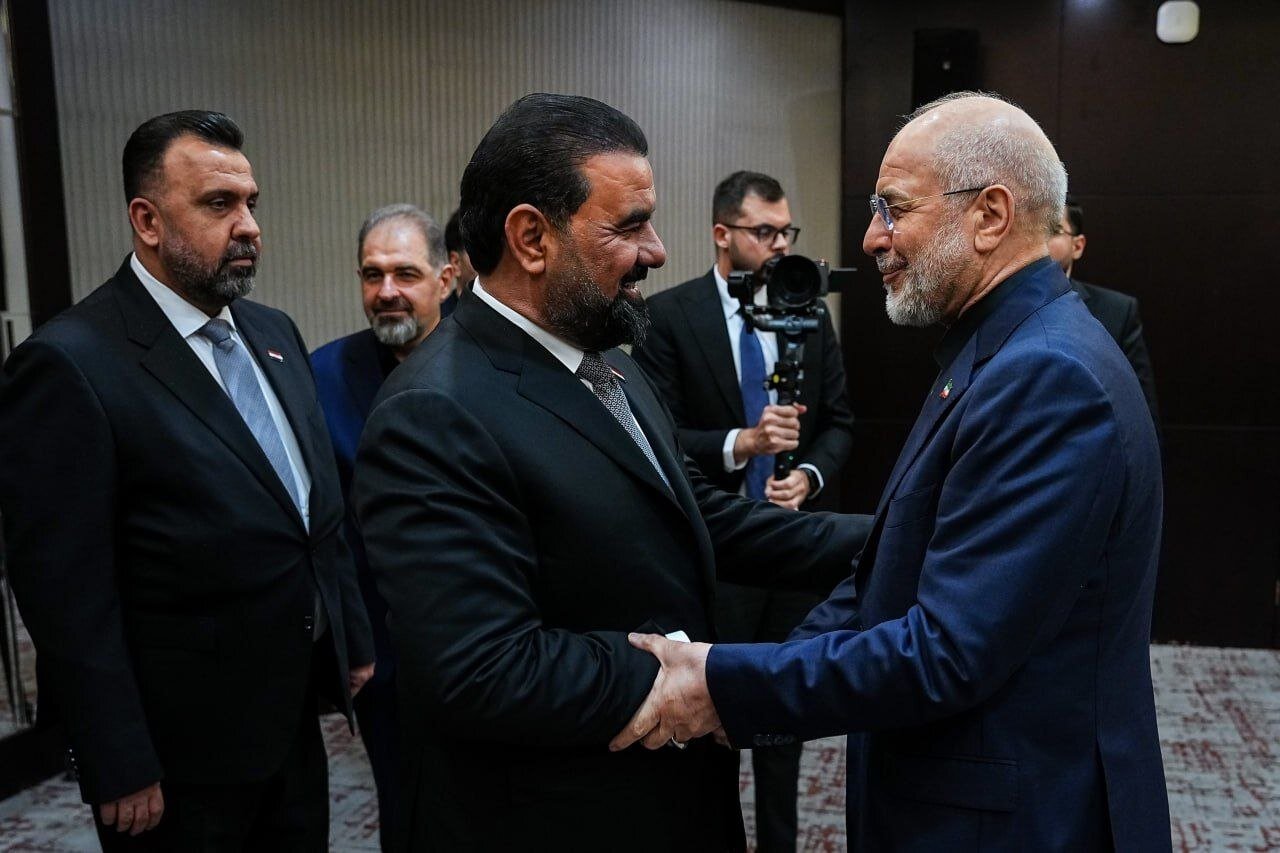 Qalibaf Akutana na Spika wa Bunge la Iraq Pembeni ya Shughuli za Maombolezo Tehran