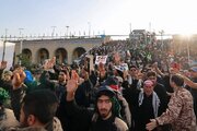 フランス通信社によるイラン故指導者との別れの辛抱強い待機の報道