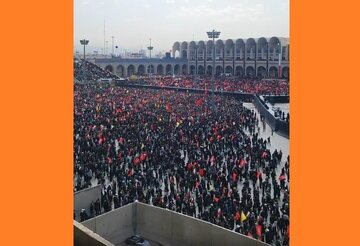 Теһран Мосәлла Мәсҹиди "Америкаја өлүм" шүарлары илә мәләмәл долду / Видео