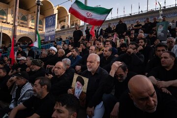 Waombolezaji waaga Mwili Mtukufu wa Kiongozi Shahidi katika Msala wa Imam Khomeini Jijini Tehran +Picha