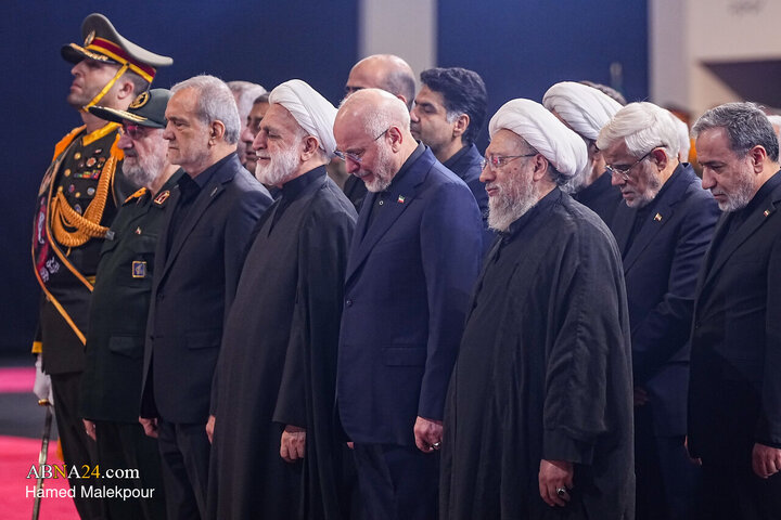 مراسم ادای احترام بر پیکر رهبر مجاهد شهید انقلاب