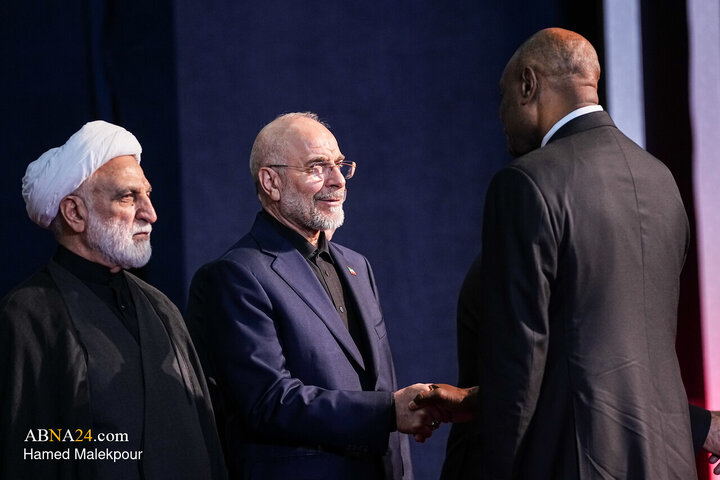 مراسم ادای احترام بر پیکر رهبر مجاهد شهید انقلاب
