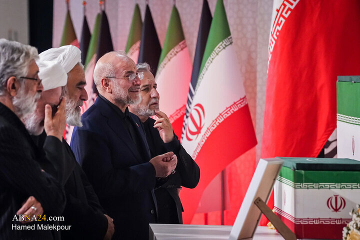 مراسم ادای احترام بر پیکر رهبر مجاهد شهید انقلاب