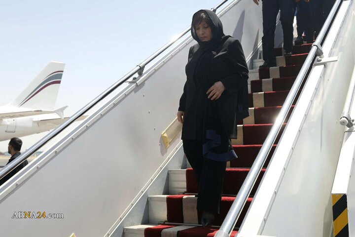 صاحبه غفارا رئیس مجلس جمهوری آذربایجان بعد از ظهر امروز (جمعه، ۱۲ تیرماه ۱۴۰۵) به منظور شرکت در مراسم ادای احترام به پیکر حضرت آیت الله سیدعلی خامنه ای، رهبر شهید انقلاب اسلامی وارد تهران شد