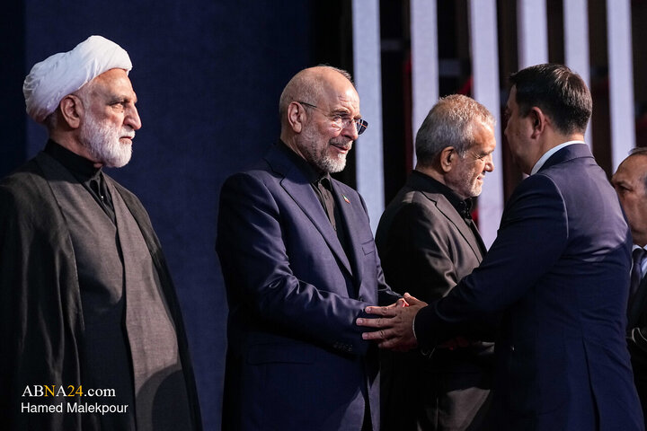 Foto / “Mücahit şehit İmam  Ayetullahi'l- Uzma Hamenei’nin (r.a) ve ailesinin naaşlarına saygı duruşu merasimi.