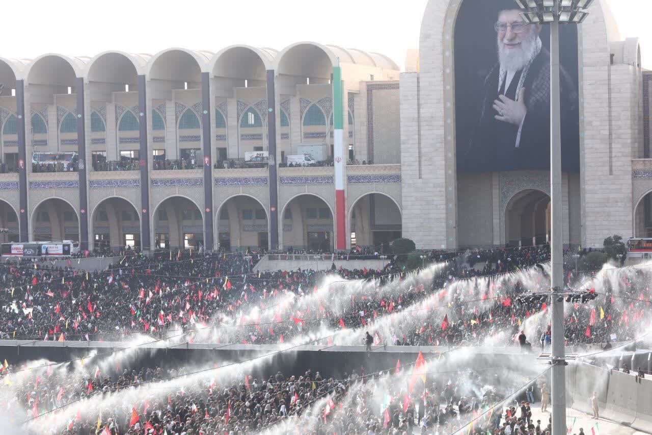 CNN الأمريكية: تشييع غير مسبوق لزعيم إيران يحمل رسالة تحدٍّ إلى ترامب