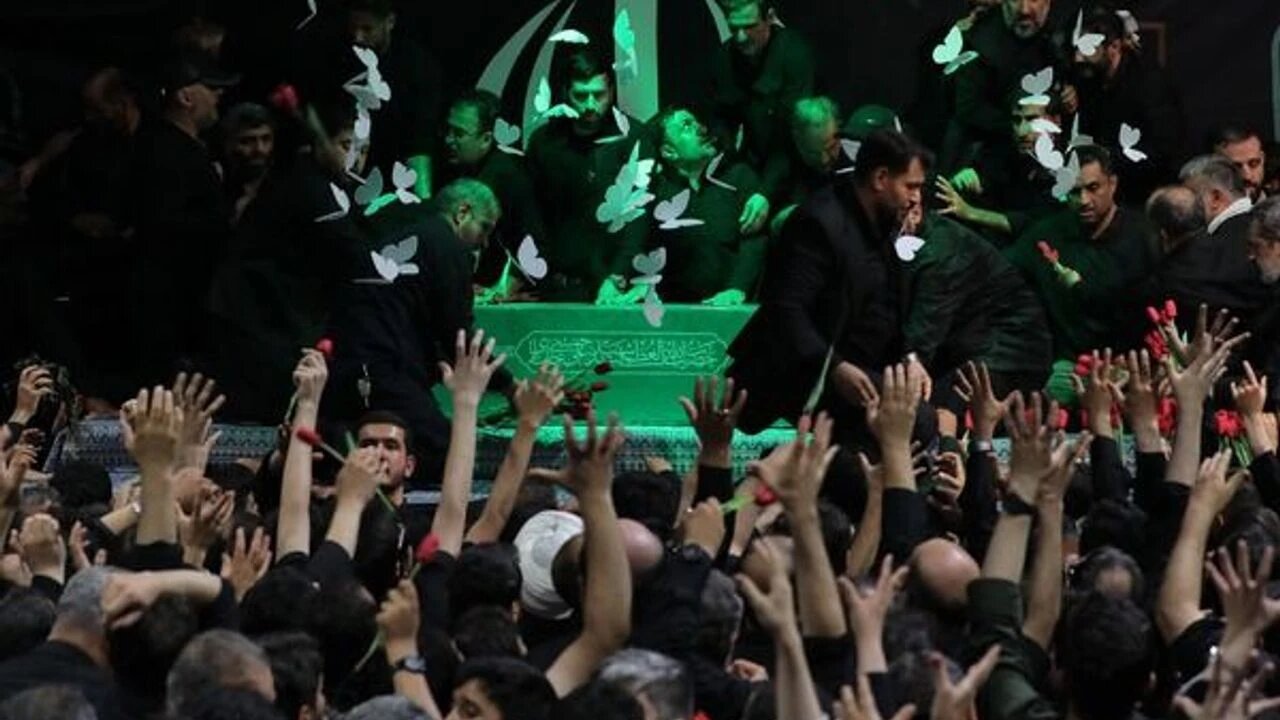 Tahran'da Şehit İmam'a tarihi veda: Milyonlar İmam Humeyni Musallası'nda buluştu
