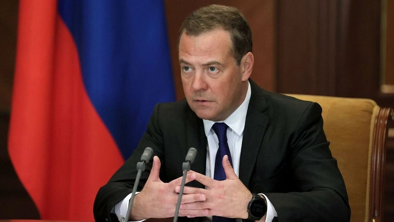 Medvedev: Hürmüz, nükleer silah kadar önemli