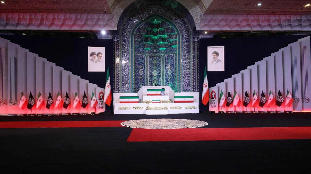 Tahran'da tarihi veda: Bir cenaze töreninden daha fazlası