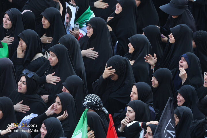 وێنەکانی ڕێوڕەسمی نوێژی جەنازە لە سەر تەرمی ڕێبەری شەهید