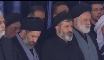 ویدیو | حضور فرزندان رهبر شهید انقلاب در مصلی تهران