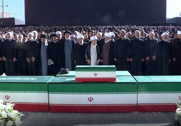 An Yi Sallar Jana'iza A Kan Gawarwakin Imam Shahidi Da Iyalinsa Da Imamancin Ayatullah Subhani