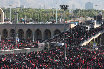 اقامه نماز بر پیکر رهبر شهید انقلاب در مصلای تهران