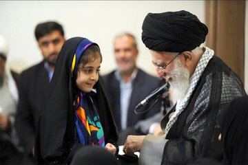 پاسخ امام شهید به نامه یک دختر دانش‌آموز؛ اطاعت از والدین، نماز و درس