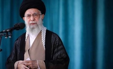 كاتب مصري ليبرالي يكتب عن الشهيد الإمام الخامنئي (رضوان الله تعالى عليه)