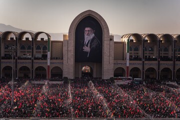 اقامه نماز بر پیکر رهبر شهید انقلاب در مصلای تهران - ۲