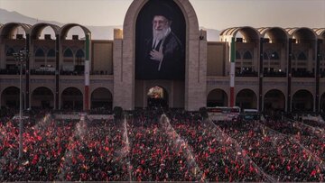 Millones de iraníes claman venganza tras oración fúnebre por Líder mártir