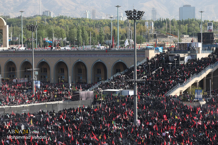 اقامه نماز بر پیکر رهبر شهید انقلاب در مصلای تهران