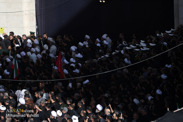 اقامه نماز بر پیکر رهبر شهید انقلاب در مصلای تهران