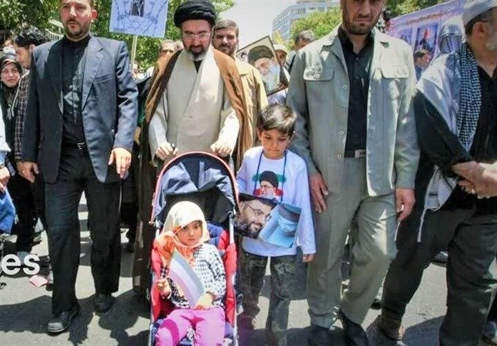 نوه رهبر شهید به محمد انصاری گفت: من فقط یک جفت کفش دارم