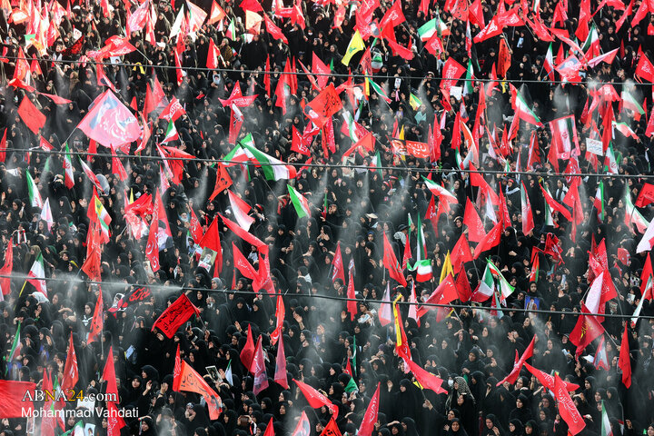 Foto / Şehit Devrim Liderinin Naaşı Üzerine Tahran Musallası’nda Cenaze Namazının Kılınması - 1