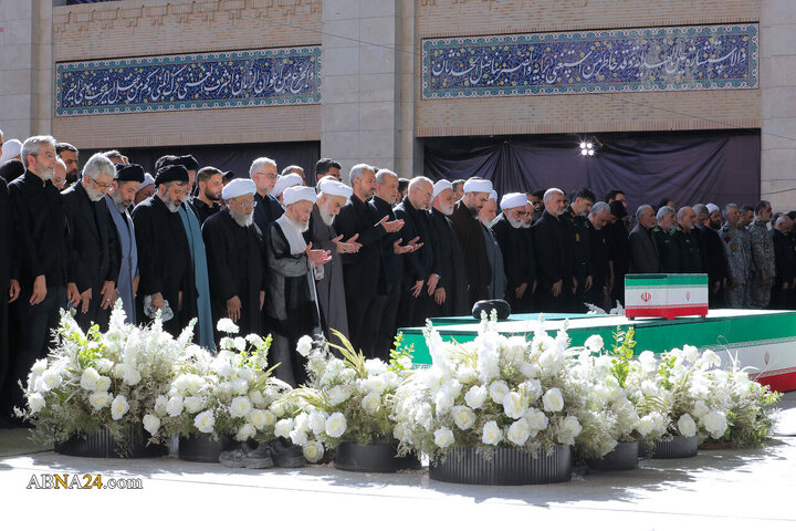 اقامه نماز بر پیکر رهبر شهید انقلاب در مصلای تهران