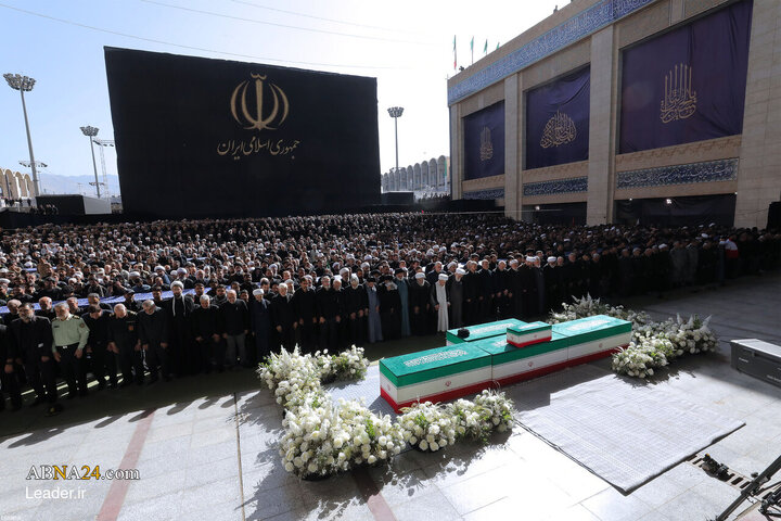 اقامه نماز بر پیکر رهبر شهید انقلاب در مصلای تهران