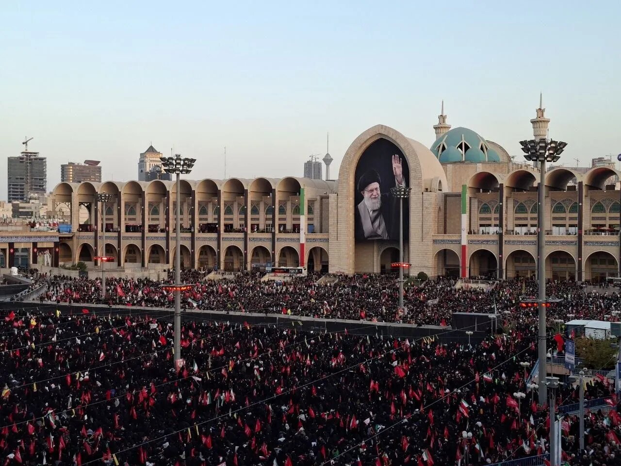 پوشش لحظه‌به‌لحظه روز دوم وداع باشکوه با رهبر شهید در تهران