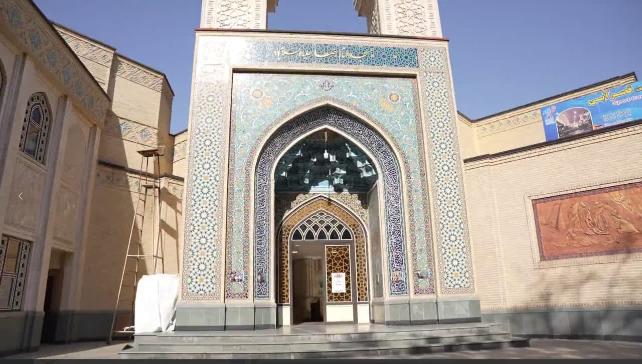 ویدیو | استقبال و خدمات‌رسانی مدرسه علمیه امام خمینی(ره) از زائرین رهبر شهید